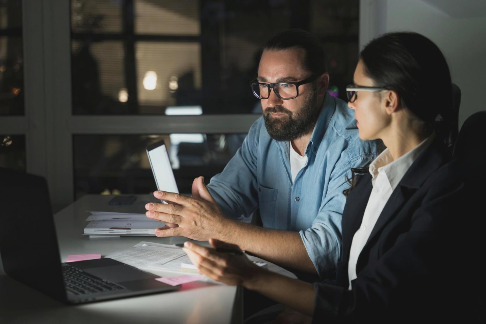 Collaboration stratégique entre partenaires Alvenalvio pour définir des objectifs marketing concrets